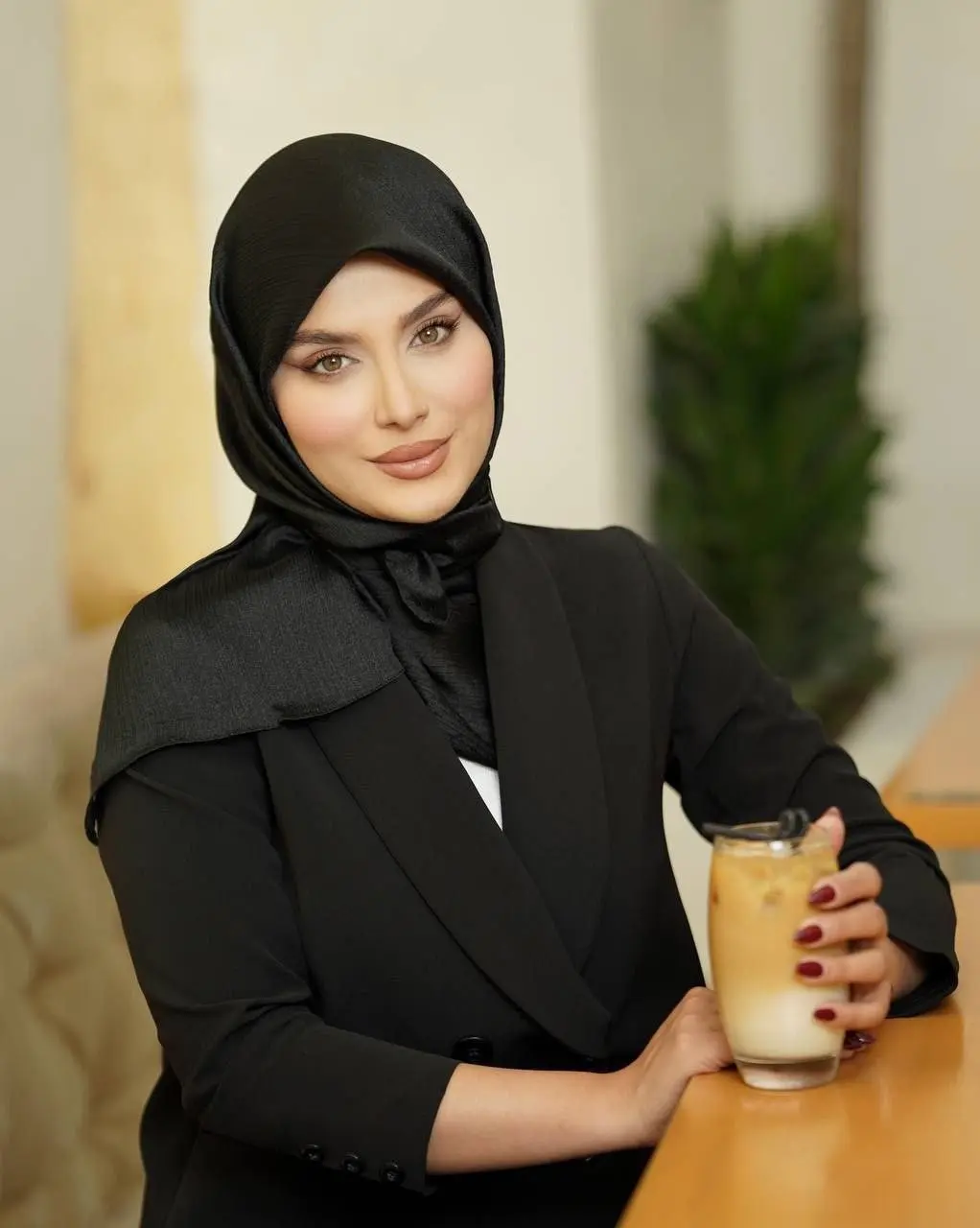 photo_2025-11-19_21-06-41 روسری ساتن کریستال مشکی sm03